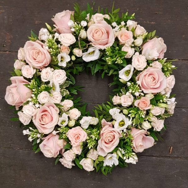 Loose Wreath - Pink rose with white mix